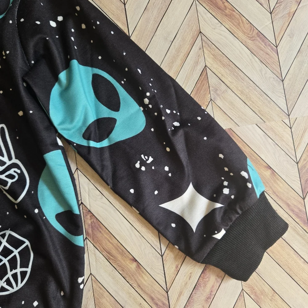 Kids Alien Space Crewneck Sweatshirt Black Teal Graphic Pullover Sweater 4-5Y
